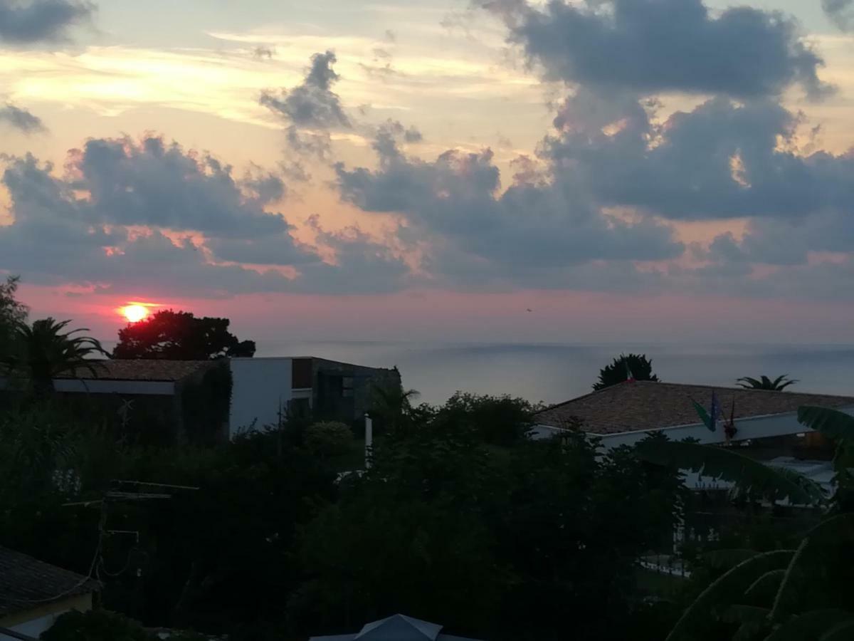 Guest House Capitan Libeccio Тропеа Екстериор снимка